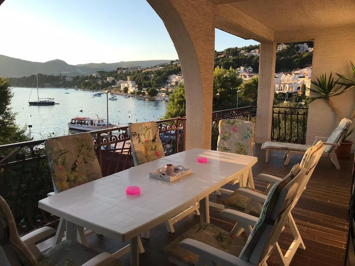 Apartments Villa Mirella 20 M From The Sea - Free Parking Trogir 0*,