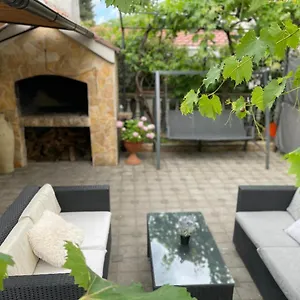 https://apartmani-rasic.hotelinzadar.com