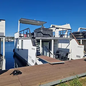  Botel Floating House Sena Kroatien