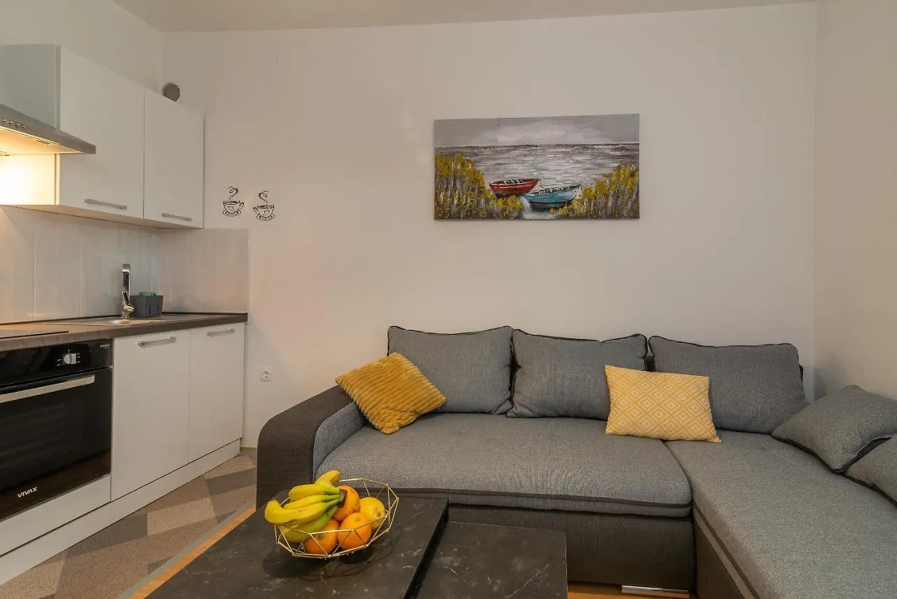 Apartments Villa Mirella 20 M From The Sea - Free Parking Trogir