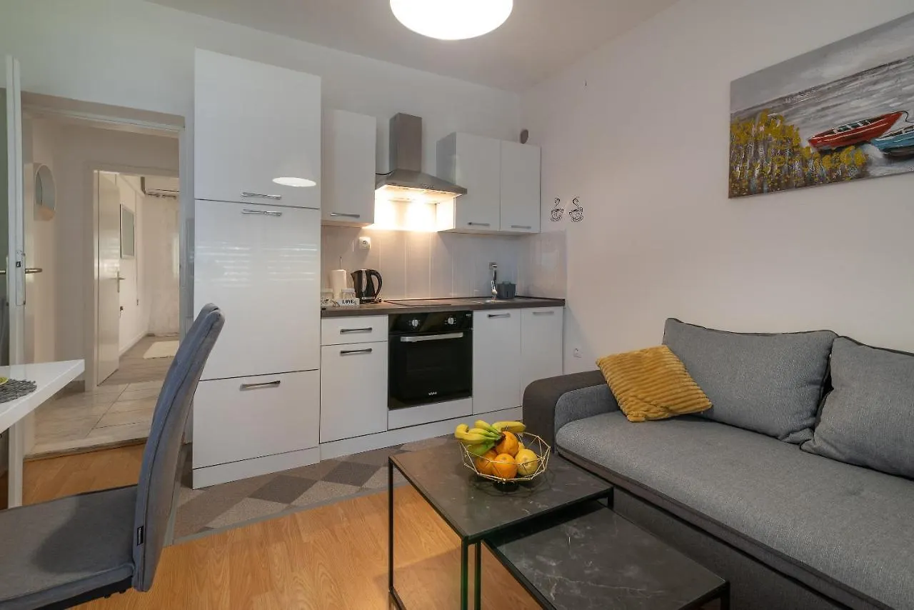 Apartments Villa Mirella Trogir Croatia