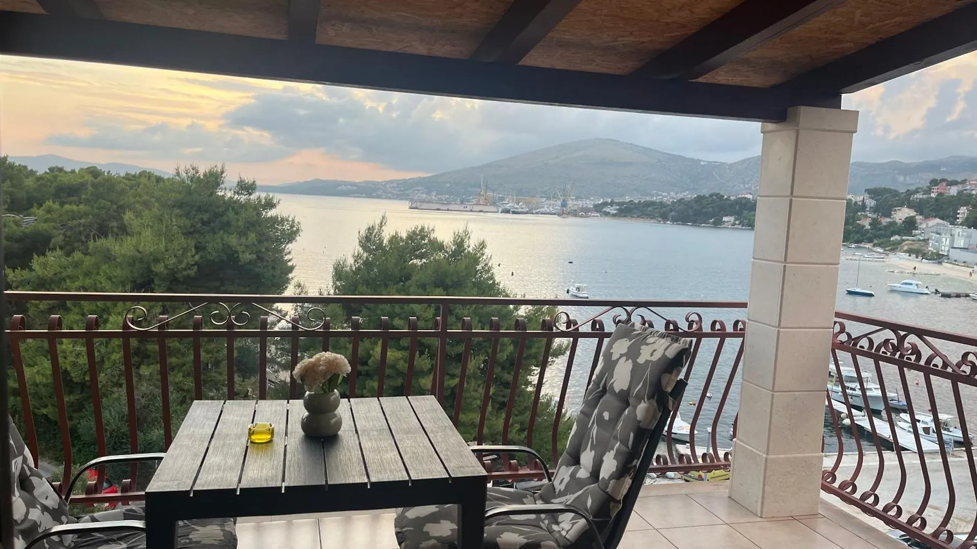 Apartments Villa Mirella 20 M From The Sea - Free Parking Trogir