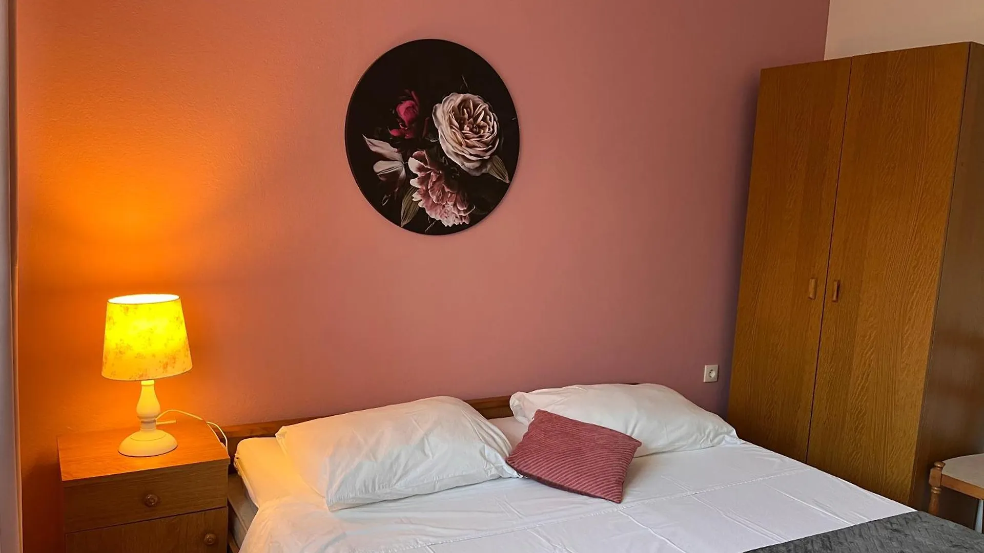 Apartments Villa Mirella 20 M From The Sea - Free Parking Trogir 0*,