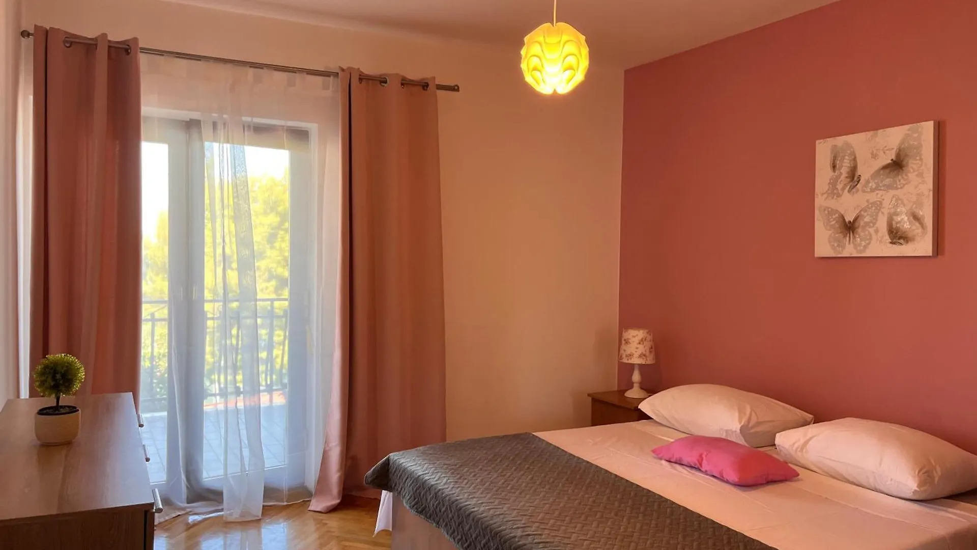 Apartments Villa Mirella 20 M From The Sea - Free Parking Trogir 0*,  Kroatien