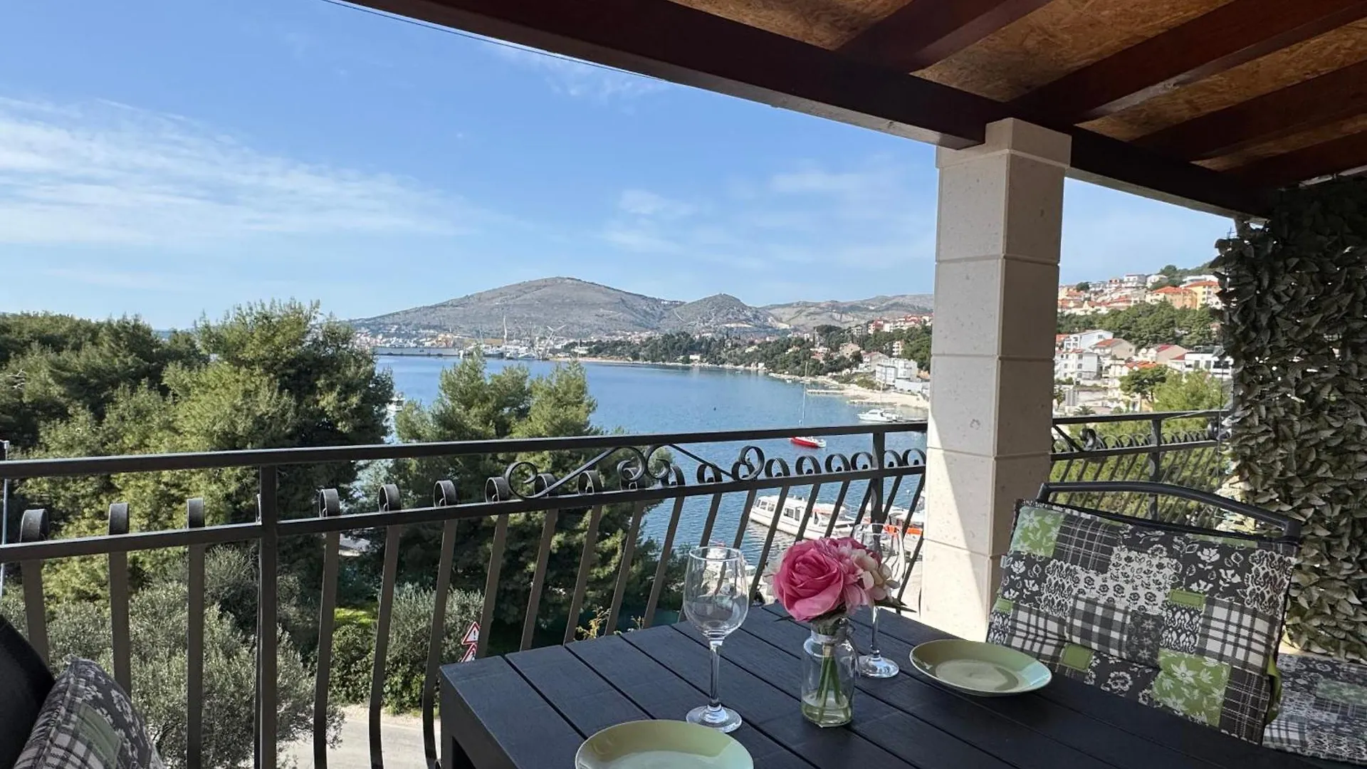 Apartments Villa Mirella 20 M From The Sea - Free Parking Trogir