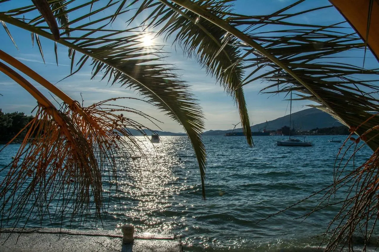 Apartments Villa Mirella 20 M From The Sea - Free Parking Trogir Croatie