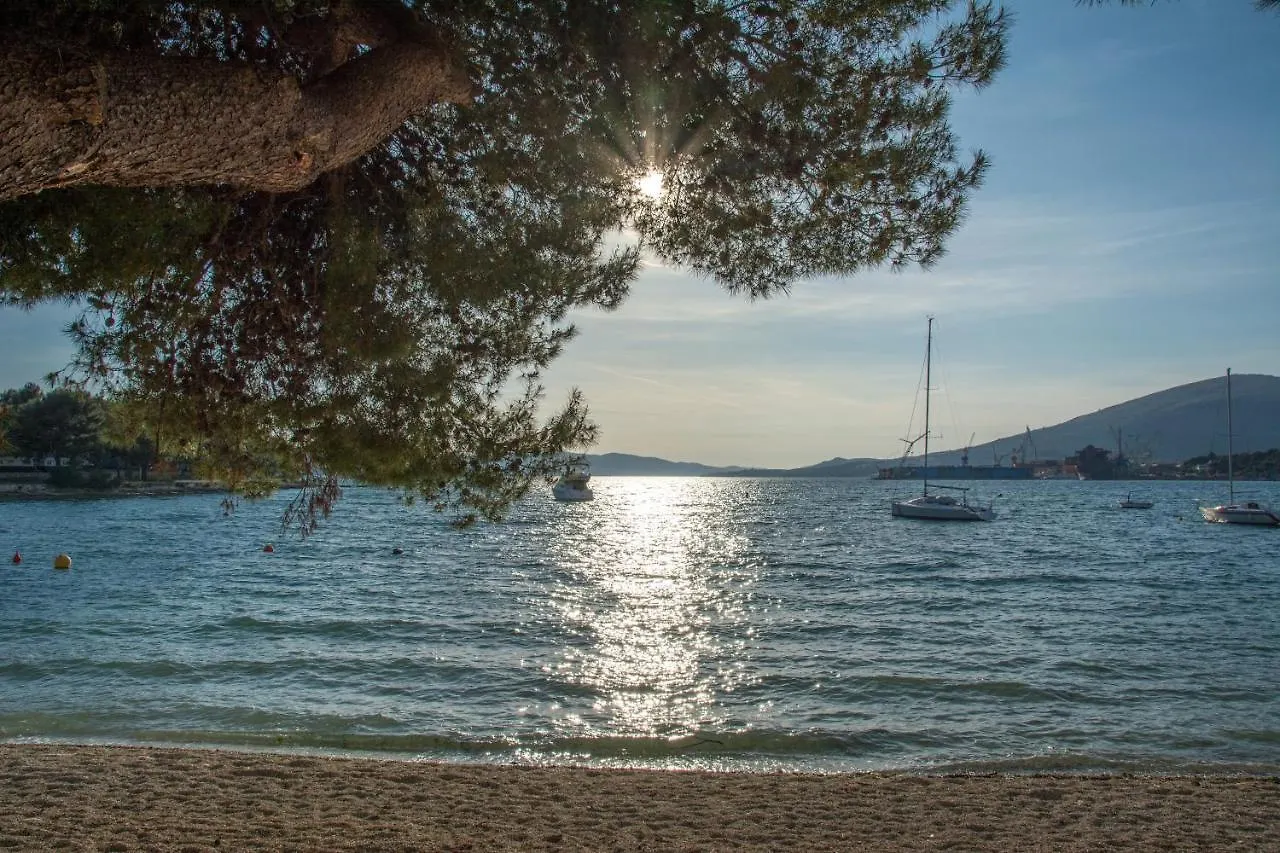Apartments Villa Mirella 20 M From The Sea - Free Parking Trogir