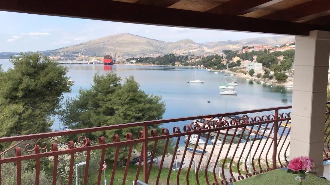 Apartments Villa Mirella 20 M From The Sea - Free Parking Trogir 0*,  Croatie