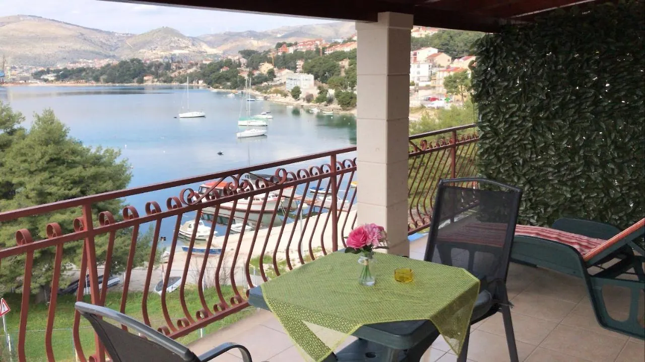 Apartments Villa Mirella 20 M From The Sea - Free Parking Trogir