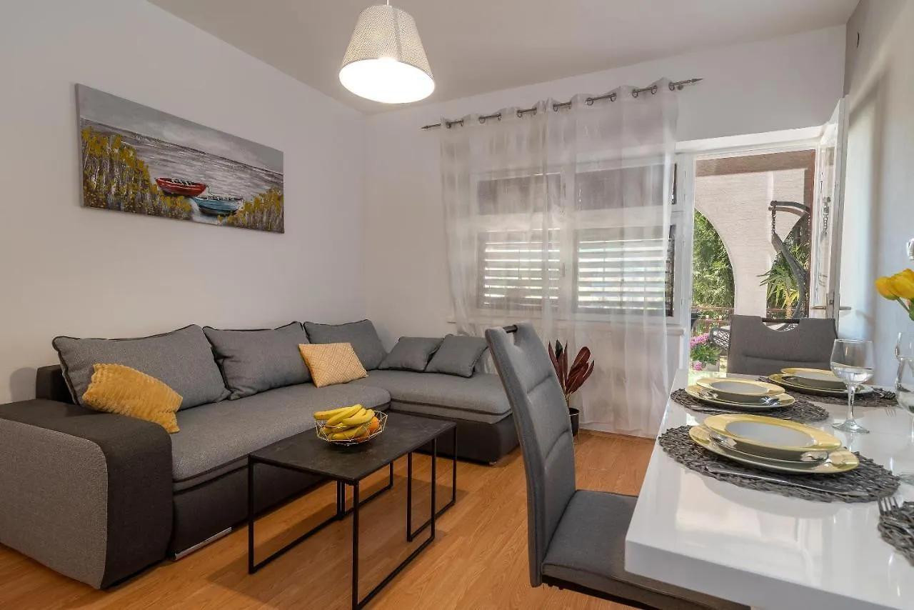 Apartments Villa Mirella 20 M From The Sea - Free Parking Trogir Croatie