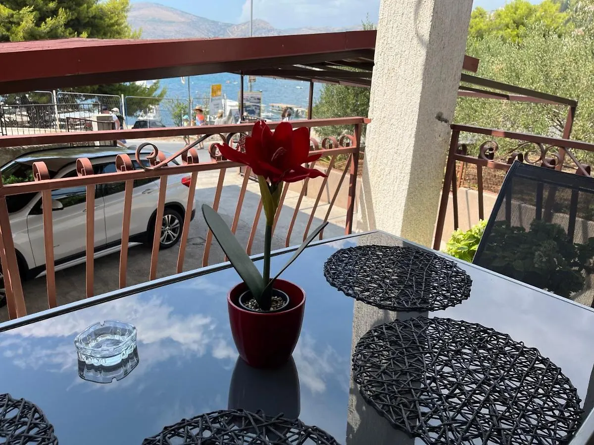 Apartments Villa Mirella 20 M From The Sea - Free Parking Trogir