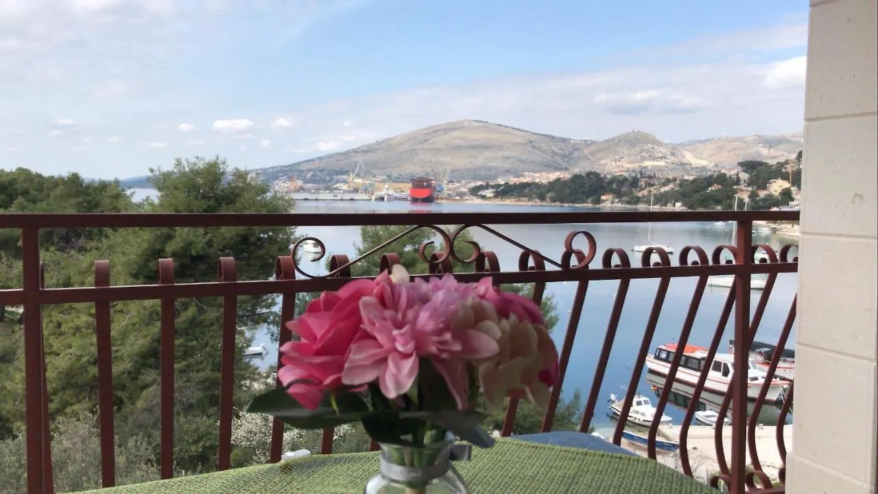 Apartments Villa Mirella 20 M From The Sea - Free Parking Trogir