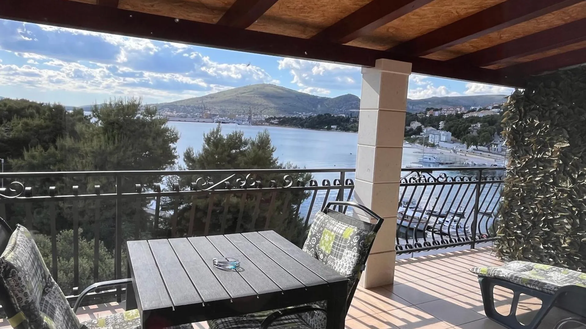 Apartments Villa Mirella 20 M From The Sea - Free Parking Trogir