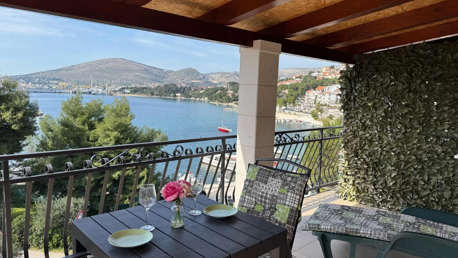 Apartments Villa Mirella 20 M From The Sea - Free Parking Trogir
